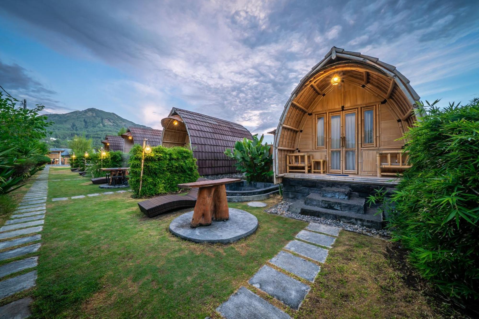 Tegal Bamboo Cottages & Private Hot Spring Baturaja  Exterior foto