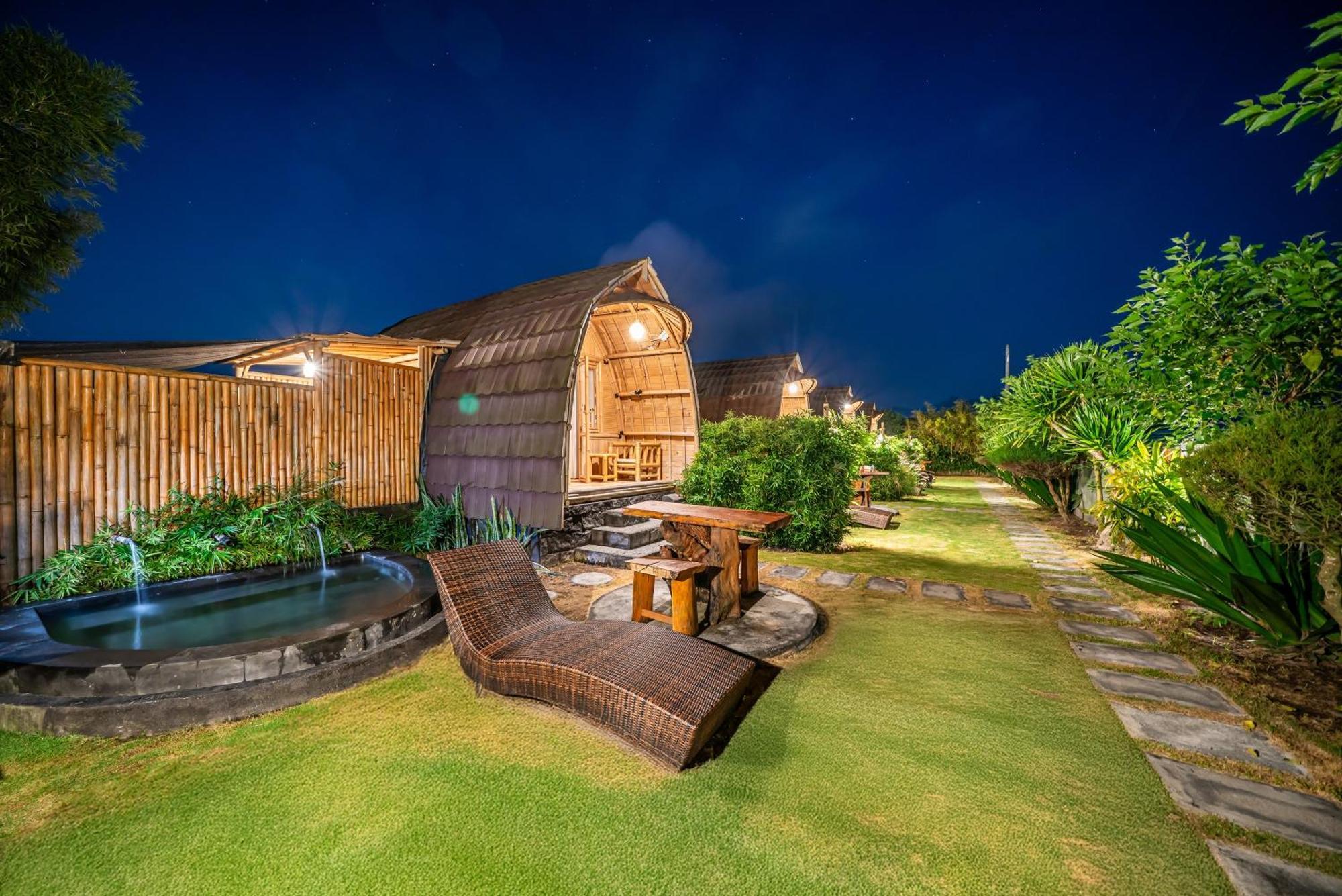 Tegal Bamboo Cottages & Private Hot Spring Baturaja  Exterior foto