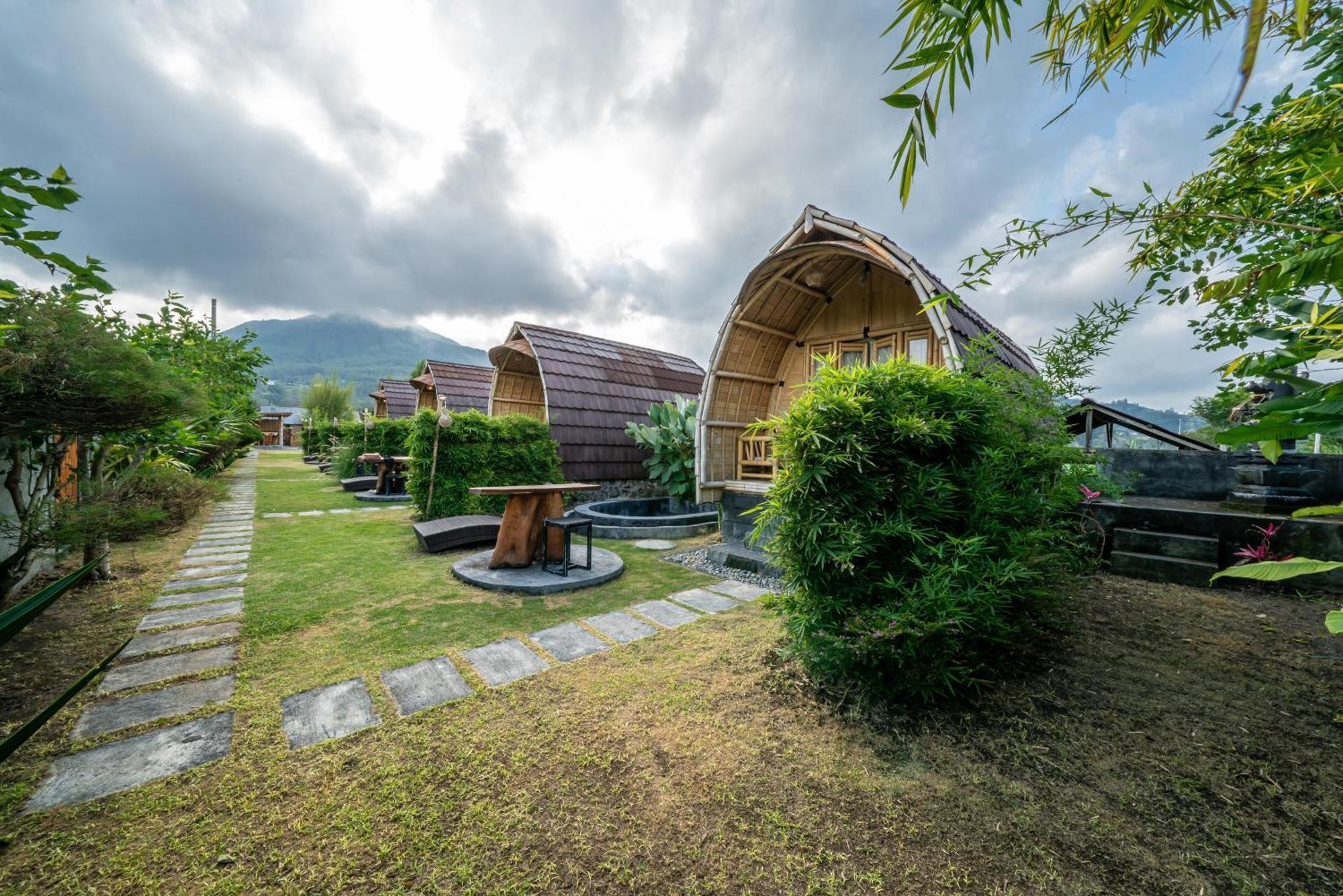 Tegal Bamboo Cottages & Private Hot Spring Baturaja  Exterior foto