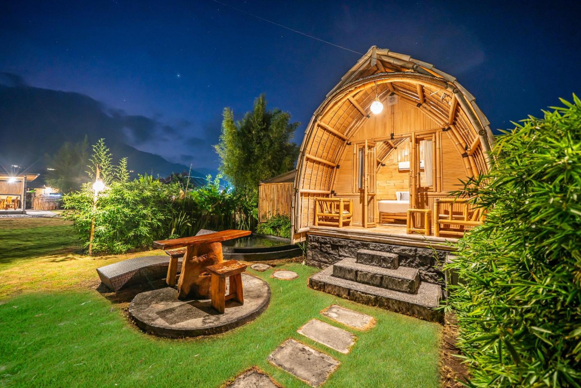 Tegal Bamboo Cottages & Private Hot Spring Baturaja  Exterior foto