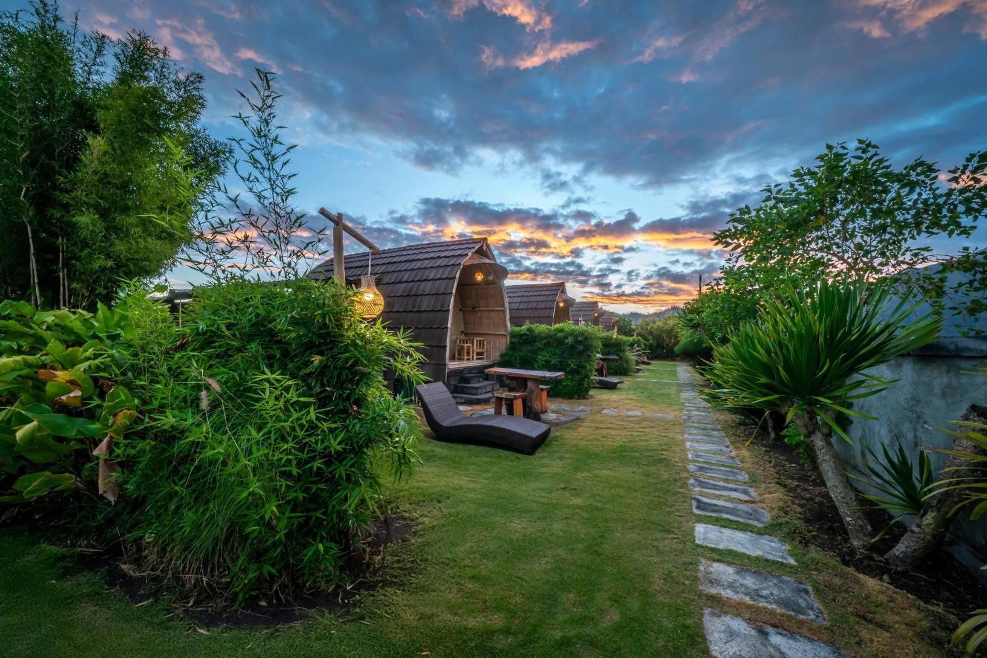 Tegal Bamboo Cottages & Private Hot Spring Baturaja  Exterior foto